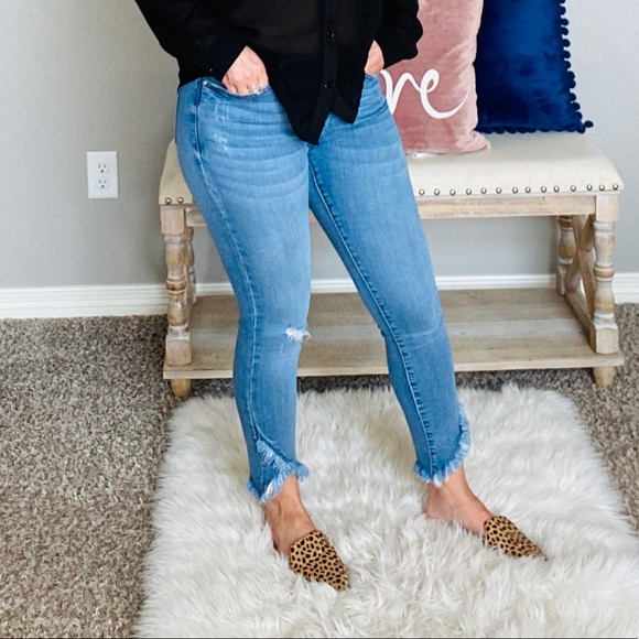 Judy Blue- Blue Jeans - Picture 1 of 3